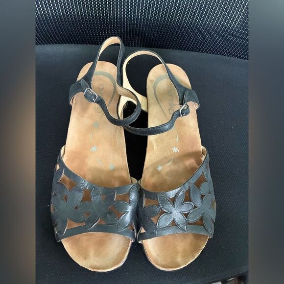 Dansko Coquette Ankle Strap Black Floral Cut Out Sandal Sz 39 8.5 - Picture 1 of 9